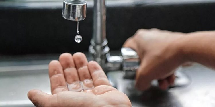 TORNQUIST: Habrá un corte de agua programado  La Secretaría de Obras y Servicios Públicos informa que, este sábado 20 de 5 a 11 hs, se realizará un corte de agua en Tornquist, por recambio de cañería.