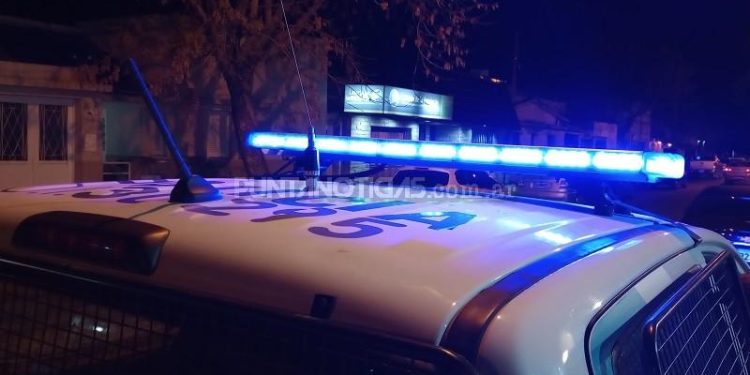BAHIA BLANCA: Atraparon a un hombre por intentar estafar a una mujer de 82 años  En la madrugada de este lunes una mujer de 82 años recibió un llamado telefónico en el que manifestaron que su hija había sido secuestrada y le reclamaron dinero para liberarla.