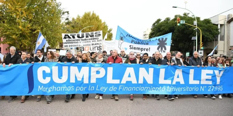 Nuevo revés judicial para el Gobierno en la disputa por el financiamiento universitario  La Corte desestimó las recusaciones impulsadas por el Gobierno y mantuvo en marcha la causa por la Ley de Financiamiento Universitario.