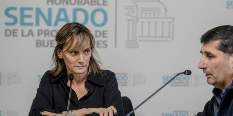 Malena Galmarini: “Es una vergüenza que no sesionemos hace siete meses”  La senadora del Frente Renovador, Malena Galmarini, expresó su malestar por la falta de convocatorias a sesiones ordinarias por parte de la vicegobernadora Verónica Magario.