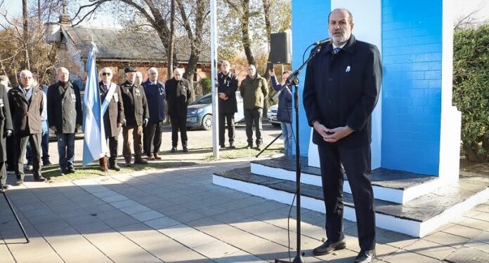BAHIA BLANCA: Susbielles: “Manuel Belgrano nos tiene que inspirar a todos en la búsqueda de una Patria que nos contenga a todos”  El intendente Federico Susbielles encabezó en la mañana de este sábado 20 el acto oficial que se realizó con motivo del Día de la Bandera y para conmemorar el 206° aniversario del paso a la inmortalidad del General Manuel Belgrano.