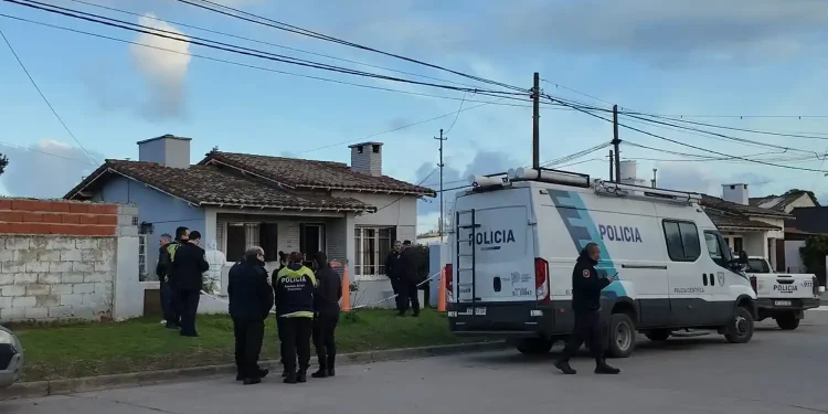 QUEQUEN: Tragedia familiar golpea a un ídolo de Villa Mitre  La madre de Luis Eduardo "Paquillo" Sánchez fue hallada muerta en su casa. Por el caso fue arrestado un hermano del exjugador.