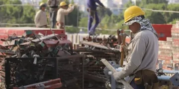 ARCA reglamentó el nuevo blanqueo laboral: cómo funcionará el régimen para regularizar empleados no registrados con quitas de hasta 90% de deuda