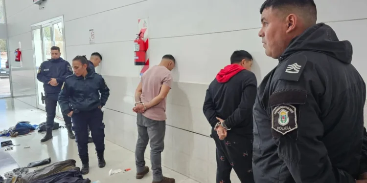 BAHIA BLANCA: Detuvieron a tres hombres por el millonario robo a la distribuidora  Son de nacionalidad chilena y fueron arrestados en la terminal de ómnibus