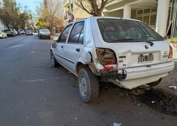 BAHIA BLANCA: Chocó a dos autos que estaban estacionados