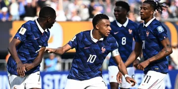 Francia goleó a Suecia y se metió en octavos