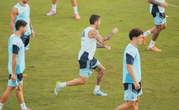 Selección Argentina vs. Islandia por un amistoso internacional: horario, formaciones y TV En Alabama, y con la vuelta de Lionel Messi, el equipo de Lionel Scaloni tiene este martes su última prueba de cara al Mundial 2026.