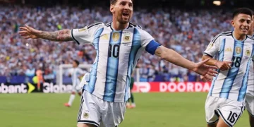 Con tres goles de un Messi histórico, Argentina le ganó a Argelia en el debut del Mundial