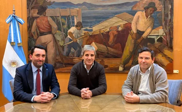 Luis Caputo anunció otra baja en el Ministerio de Economía y a su reemplazante  El titular del Palacio de Hacienda comunicó la salida de José García Hamilton, mientras que confirmó a Juan Ignacio Stampone como reemplazante.