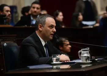 Manuel Adorni más complicado: la oposición pidió una sesión para interpelarlo e impulsar la moción de censura