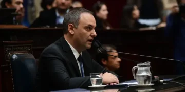 Manuel Adorni más complicado: la oposición pidió una sesión para interpelarlo e impulsar la moción de censura