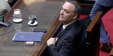Manuel Adorni confirmó que presentó la DDJJ y aseguró que tenía ahorros «en negro»