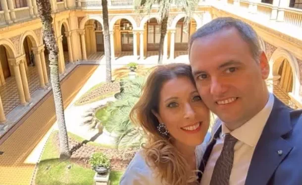 Manuel Adorni y su esposa se adhirieron al Régimen de Inocencia Fiscal  El jefe de Gabinete y Bettina Angeletti realizaron el trámite ante ARCA en los últimos días, según consta en registros administrativos. Aseguran que no hubo blanqueo de dólares no declarados con anterioridad. En los próximos días también presentarán sus declaraciones juradas