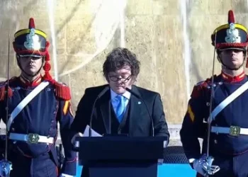 Milei se mostró con Adorni y reivindicó a Belgrano como “el primer intelectual liberal”