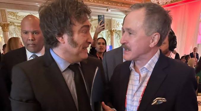 Milei busca ser el primer Presidente argentino que festeja la independencia de EEUU  Javier Milei viaja a la residencia de Peter Lamelas para participar de la celebración del Día de la Independencia estadounidense.