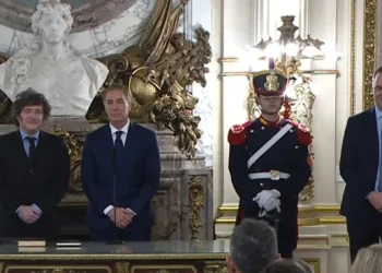 Con la presencia de Manuel Adorni, Diego Santilli juró como jefe de Gabinete