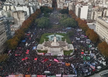 Multitudinaria marcha Ni Una Menos frente al Congreso de la Nación