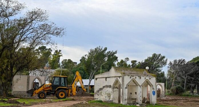 BAHIA BLANCA: Avanza la transformación del Parque Independencia «comenzaron las obras del Parque Ambiental»  Ya están en marcha las obras para la construcción del Parque Ambiental Bahía Blanca, el proyecto que transformará el predio del ex zoológico municipal del Parque Independencia en un nuevo espacio público destinado a la educación ambiental, la recreación y el encuentro comunitario.