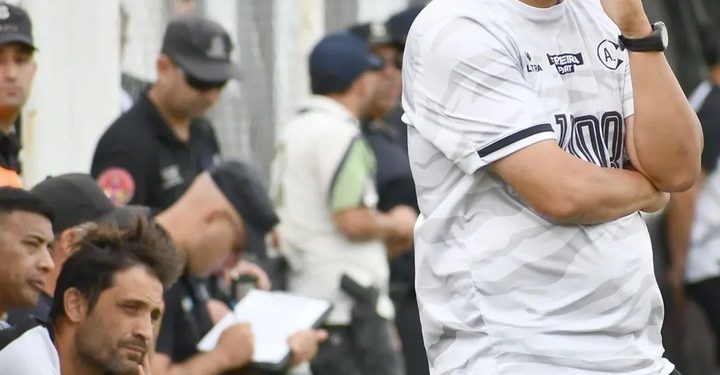 BAHIA BLANCA: Se negó a declarar el ex DT de Liniers  El extécnico de Liniers Hernán Rosell se presentó en fiscalía y se negó a declarar.