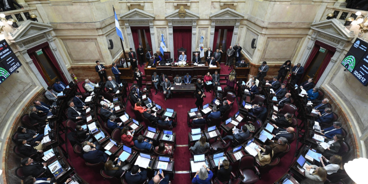 Congreso: el Senado aprobó 74 pliegos judiciales, incluido el de Michelli  Tras la introducción de 24 pliegos en plena sesión, el Senado nacional aprobó los 74 expedientes para cubrir vacantes judiciales, incluído el de Verónica Michelli. Bullrich se abstuvo.