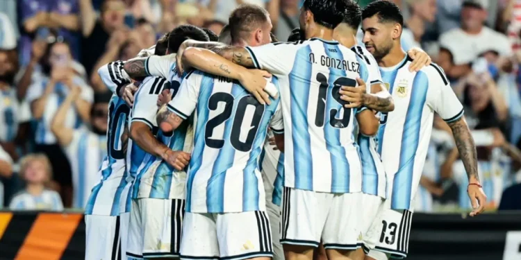 La Selección goleó en el último amistoso rumbo al Mundial  La selección argentina derrotó 3-0 a Islandia en el estadio Jordan-Hare de Alabama en Estados Unidos en el último amistoso preparatorio al Mundial 2026. El equipo de Lionel Scaloni cerró una buena actuación y culminó estos duelos con un saldo invicto de dos triunfos consecutivos, luego del 2-0 a Honduras en Texas.