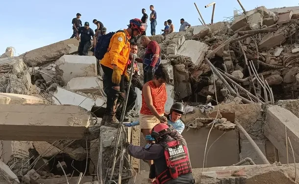 Terremotos en Venezuela: una fuerte réplica en Caracas volvió a sacudir al país  Con 1.450 muertos y más de 3.000 heridos confirmados, los rescatistas trabajan contrarreloj en una carrera desesperada por hallar personas con vida bajo los escombros.