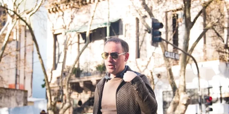 Francisco Adorni, cada vez más complicado: piden indagarlo por sus irregularidades patrimoniales El diputado de LLA, Francisco Adorni, quedó imputado por presunto enriquecimiento ilícito, tras irregularidades en su última declaración jurada.