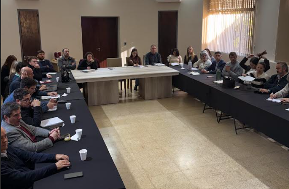 Tornquist fue sede de la 160° del Consejo Regional del Plan de Desarrollo del Sudoeste Bonaerense Tornquist Municipio fue sede de la 160° Reunión Ordinaria del Consejo Regional del Plan de Desarrollo del SudOeste Bonaerense (CRPDSOB), un espacio de articulación interinstitucional que reúne a representantes de los distritos que integran la región con el objetivo de impulsar políticas públicas orientadas al desarrollo productivo, educativo y social del sudoeste bonaerense.
