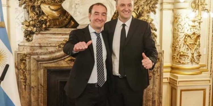 El diputado Adorni también será investigado por malversación de fondos  La Justicia mete presión y complica al diputado bonaerense, Francisco Adorni, con una nueva causa sobre malversación de fondos en la obra social de las fuerzas armadas.