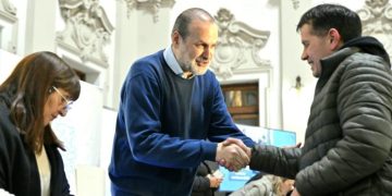 BAHIA BLANCA: Un paso fundamental para el arraigo «223 familias de Bahía firmaron las escrituras de sus hogares tras casi 30 años de espera»