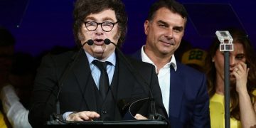 Las repercusiones en Brasil del discurso de Milei durante el acto de Flávio Bolsonaro: “Es inadmisible”