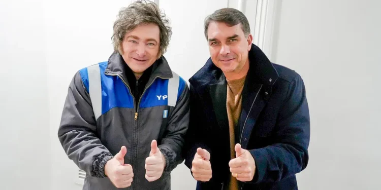 Milei llega a Brasil para apoyar la candidatura de Flavio Bolsonaro  El presidente Javier Milei llega a Brasil para dar el presente en el lanzamiento oficial de la candidatura presidencial del ultraderechista Flavio Bolsonaro. Los detalles de la agenda.