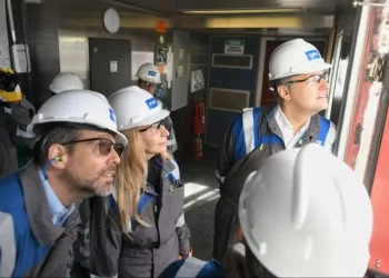 Manuel Adorni completó su salida del Estado: presentó su renuncia al directorio de YPF