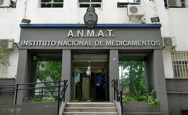 La ANMAT amplió el listado de medicamentos de venta libre: cuáles podrán comprarse sin receta  El organismo nacional autorizó que diez principios activos y asociaciones medicinales dejen de requerir prescripción médica para determinadas presentaciones.
