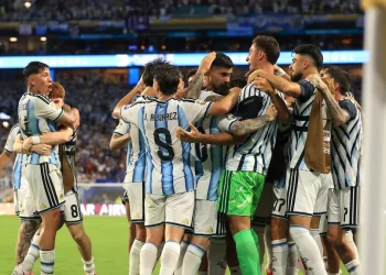 Argentina sufrió y avanzó a los octavos del Mundial tras ganarle en tiempo extra a Cabo Verde