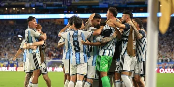 Argentina sufrió y avanzó a los octavos del Mundial tras ganarle en tiempo extra a Cabo Verde