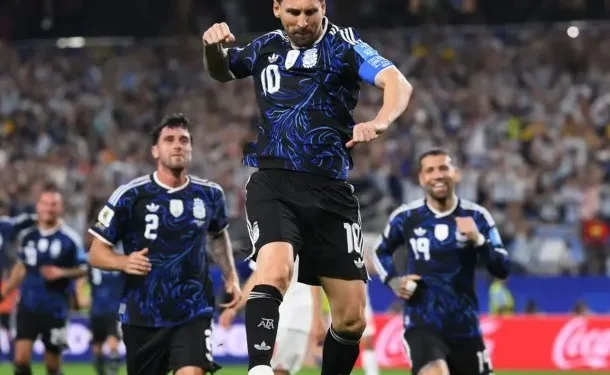 Selección Argentina vs. Cabo Verde por los 16avos de final del Mundial 2026: horario, formaciones y TV Ante una de las sorpresas, el conjunto de Lionel Scaloni tiene este viernes su primer choque de mano a mano en busca de los octavos de final.