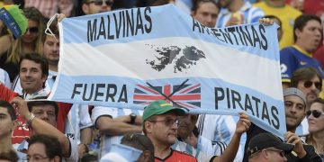 La prohibición de banderas de Malvinas en el Mundial desató la polémica en la Legislatura