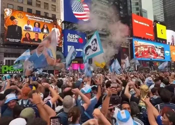 Espectacular banderazo argentino en Nueva York: así se vive la previa de la final del Mundial 2026