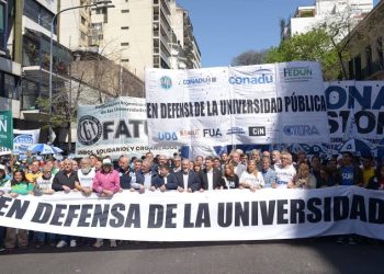 Docentes universitarios exigen la aplicación de la Ley de Financiamiento y amenazan con un nuevo paro