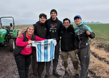 Encontró a «Dibu» Martínez encajado con su camioneta en el campo, lo ayudó a salir y le quedó la anécdota de su vida