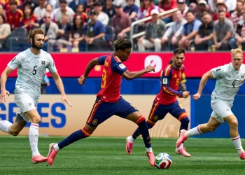 España goleó 3-0 a Austria, avanzó a los octavos de final