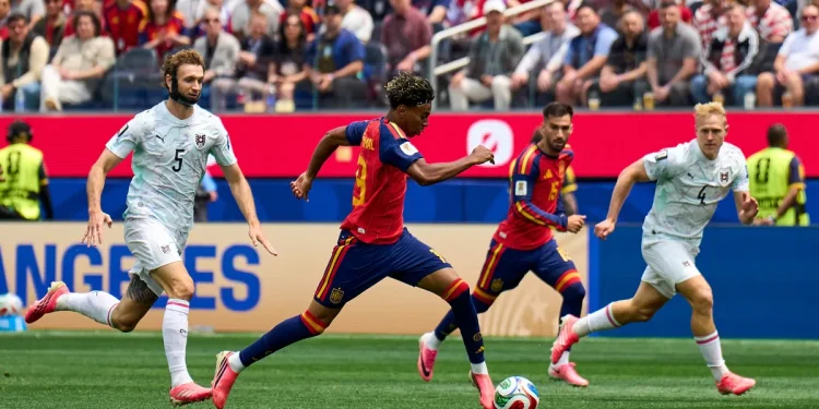 España goleó 3-0 a Austria, avanzó a los octavos de final  España no dejó lugar para las sorpresas y derrotó con autoridad por 3-0 a Austria para meterse en los octavos de final del Mundial 2026. Con una sólida actuación colectiva y un doblete de Mikel Oyarzabal, el equipo de Luis de la Fuente ratificó su candidatura.