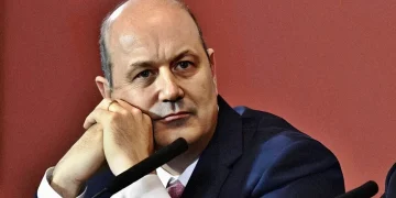 Medicamentos, libros y garrafas: el gobierno prepara un nuevo paquete de desregulaciones