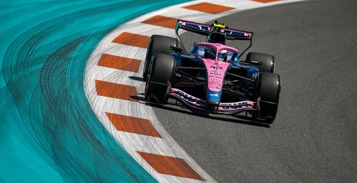 Franco Colapinto largará 13° en el GP de Hungría  El piloto argentino tuvo una aceptable clasificación y finalizó a 0.183 de su compañero Pierre Gasly. La carrera comenzará el domingo desde las 10.