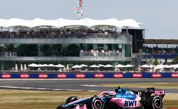 Colapinto partirá desde el 14° puesto en la Sprint de Silverstone «El cronograma del Gran Premio de Gran Bretaña»  El piloto argentino quedó eliminado en la segunda instancia de la clasificación Shootout del Gran Premio de Gran Bretaña y largará desde la séptima fila en la carrera Sprint del sábado.