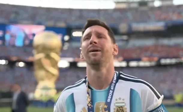 Las lágrimas de Lionel Messi de cara a los hinchas argentinos El plantel de la Selección Argentina tuvo un gesto de enorme grandeza con los miles de hinchas que coparon el MetLife Stadium y el capitán no pudo contener las lágrimas.