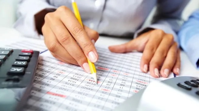 ARCA volvió a prorrogar el Impuesto a las Ganancias: extienden el plazo para presentar la declaración jurada: hasta cuándo y cómo presentarla A través de la Resolución General 5876/2026, el organismo movió al 27 de agosto el vencimiento para la declaración jurada del impuesto a las Ganancias del período fiscal 2025, aunque mantuvo el pago del saldo el 27 de julio.