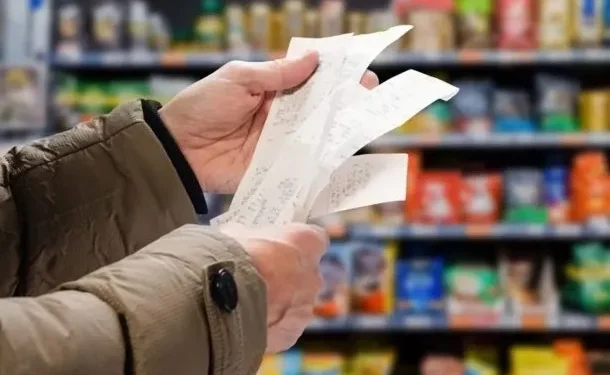 El INDEC da a conocer este martes el dato de inflación de junio  El INDEC dará a conocer este martes el Índice de Precios al Consumidor (IPC). El oficialismo se entusiasma con consolidar una tendencia a la baja.