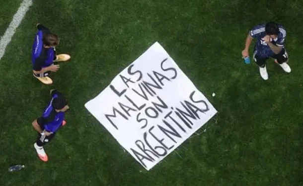 FIFA abrió un expediente contra la AFA y jugadores argentinos por la bandera de Malvinas  El organismo internacional inició un proceso disciplinario por lo ocurrido durante el Mundial 2026. Investigan a la AFA, a cuatro integrantes de la delegación albiceleste y también al español Gavi.